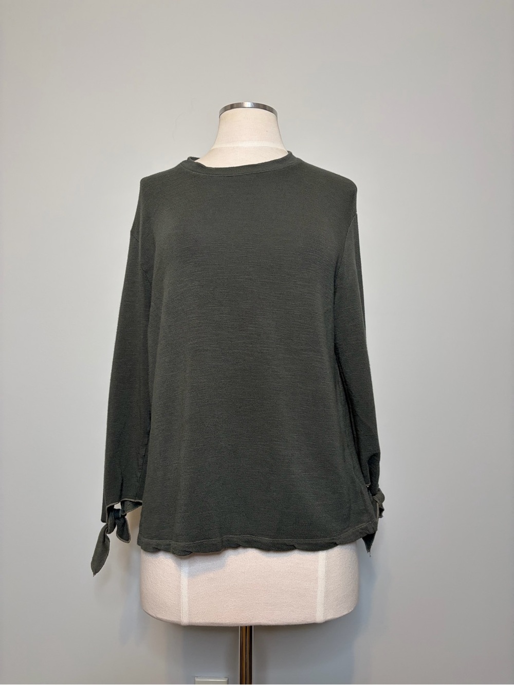 Monrow Olive Green Long-Sleeve Tie-Cuff Tee, Medium